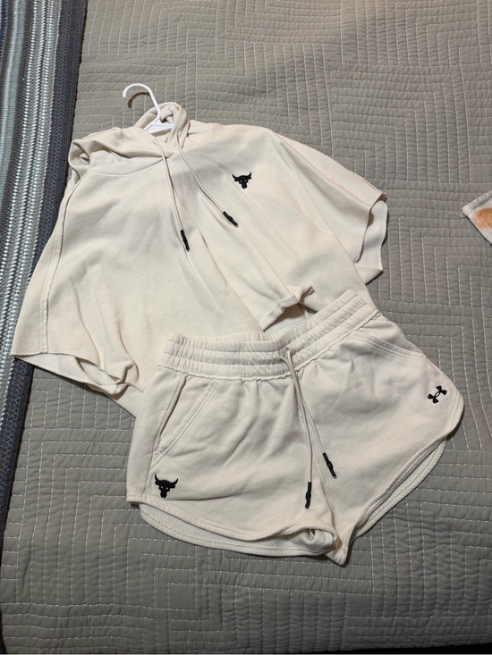 Under Armour Pants - Under Armour Women's Cream Athletic Hoodie & Shorts Set Dwayne the Rock Johnson